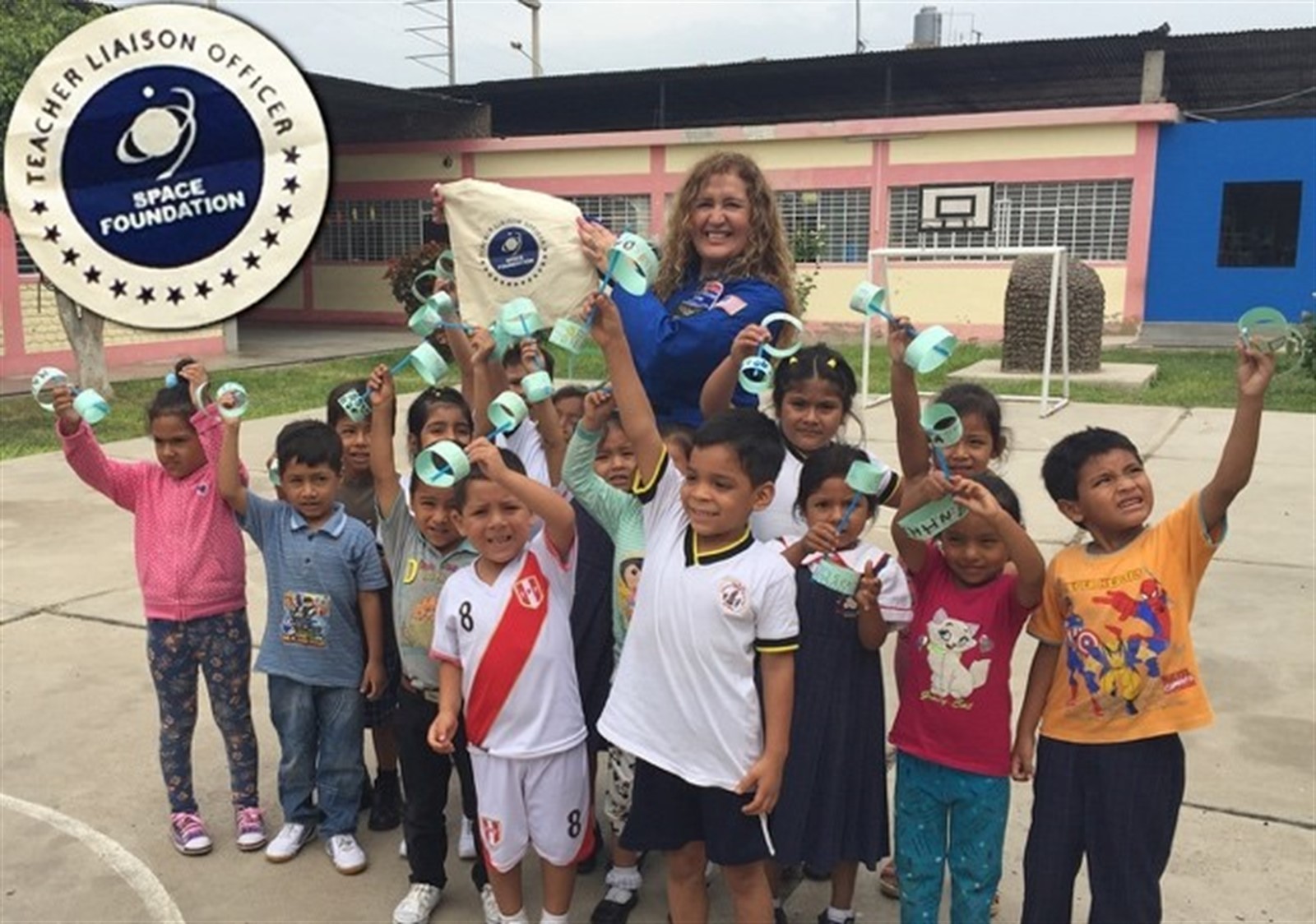 Rossana Chiarella and students in Patapo School in Peru.