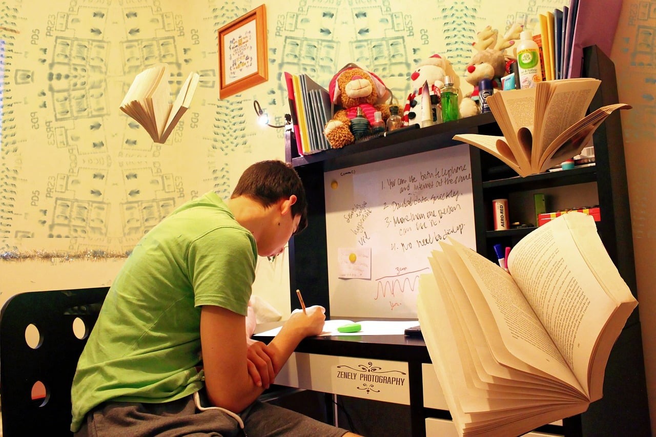 alt text: A focused student surrounded by Portuguese learning materials, books and notes, diligently studying Portuguese.