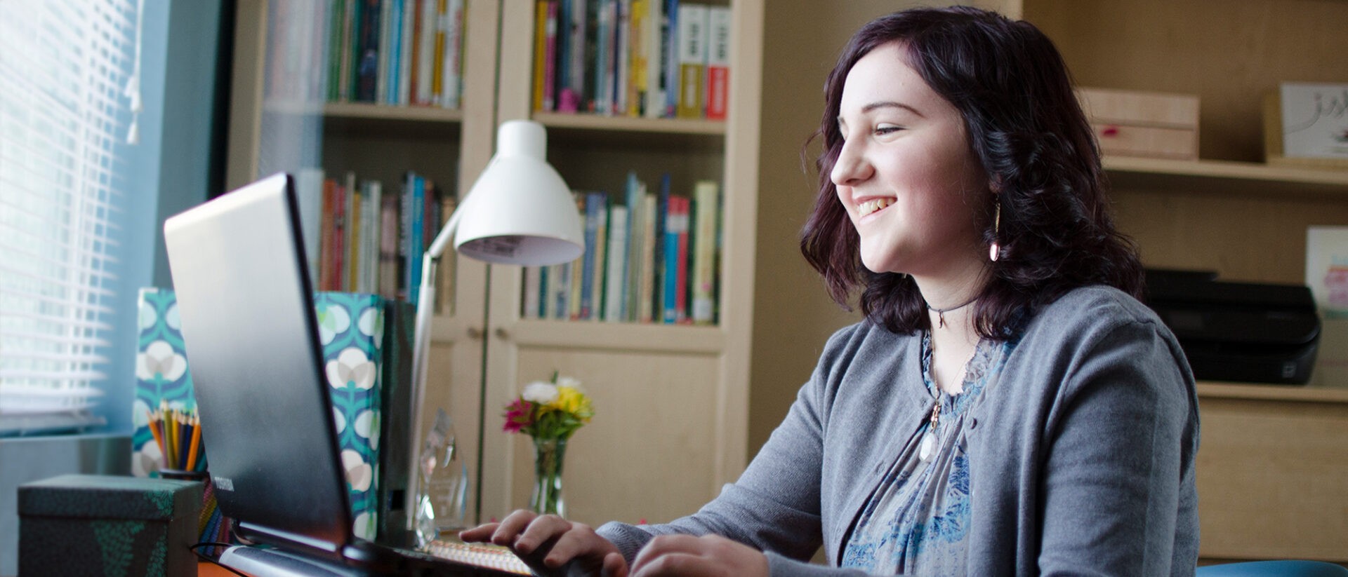 Student deeply engaged in an online class, showcasing the focus of virtual learning