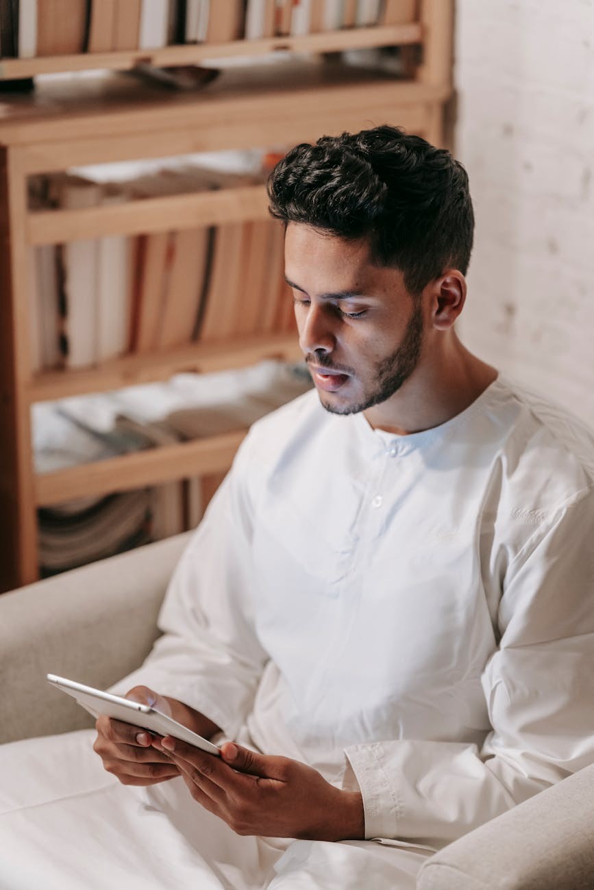 Intrapersonal Online Community