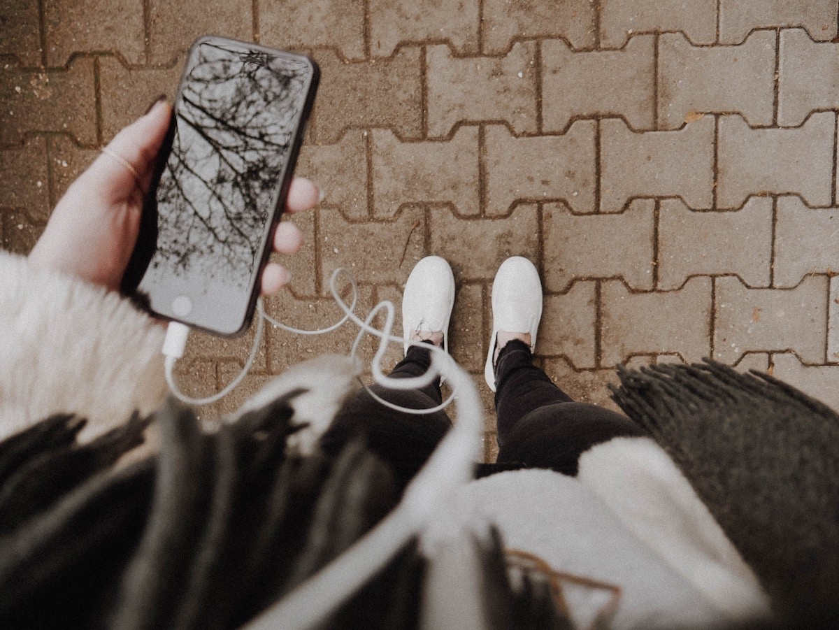 Person listen to a podcast on a smartphone