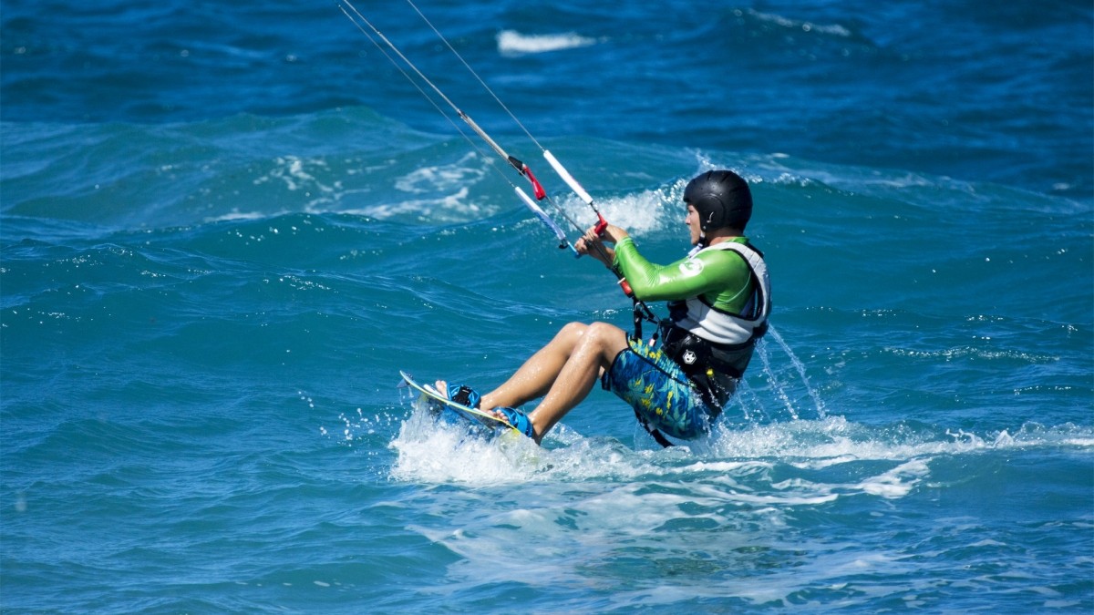 Kitesurfing body dragging technique for beginners