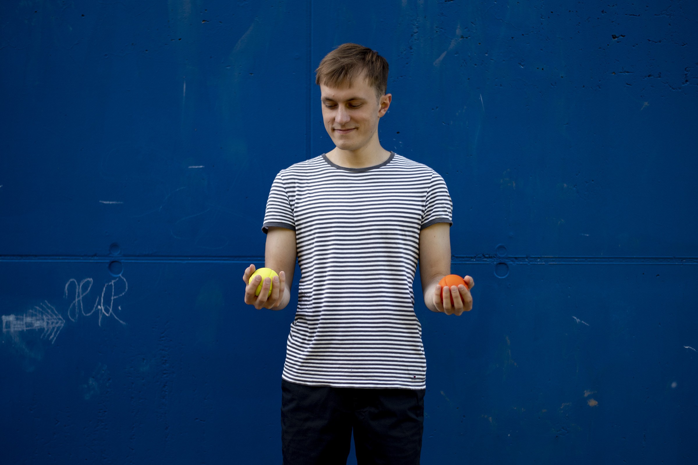Two ball juggling exchange