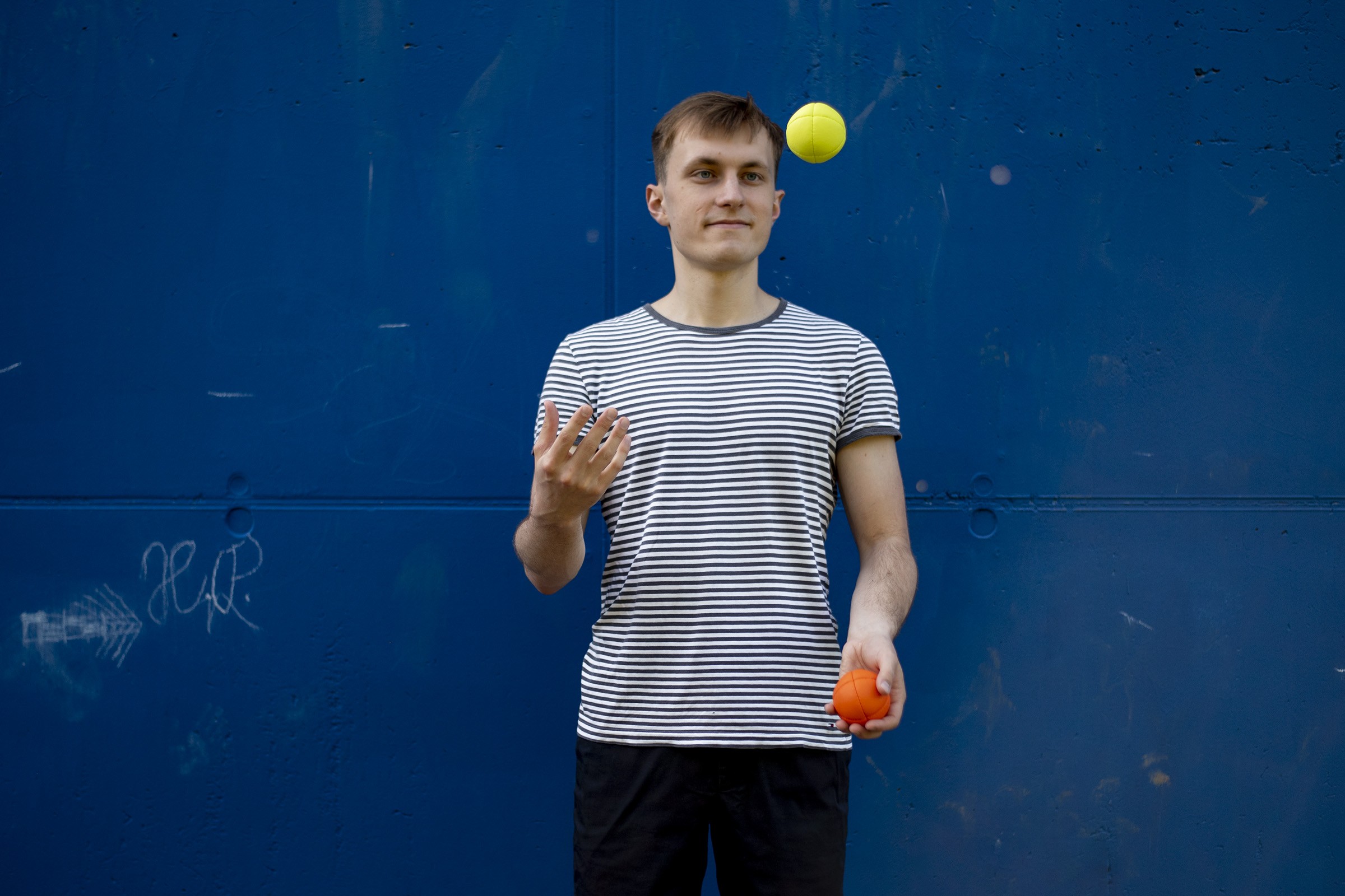 Two hands juggling balls in the air