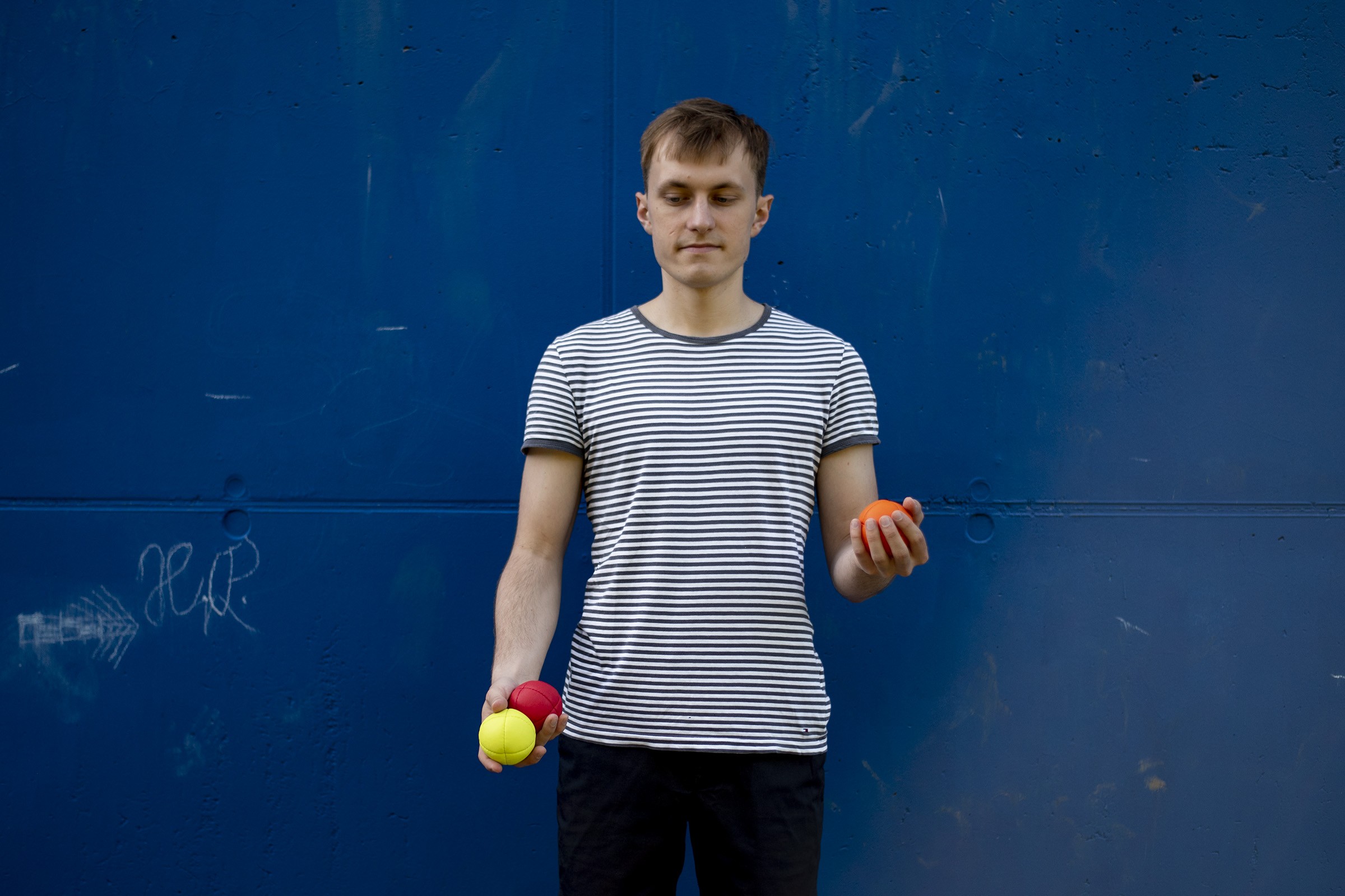 Juggling cascade hand positions