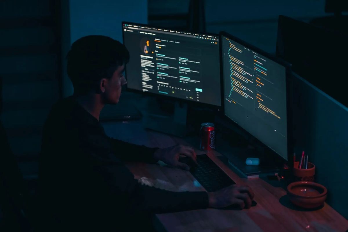 Flutter cross-platform development illustrating apps for Android, iOS, web, and desktop from a single codebase.
