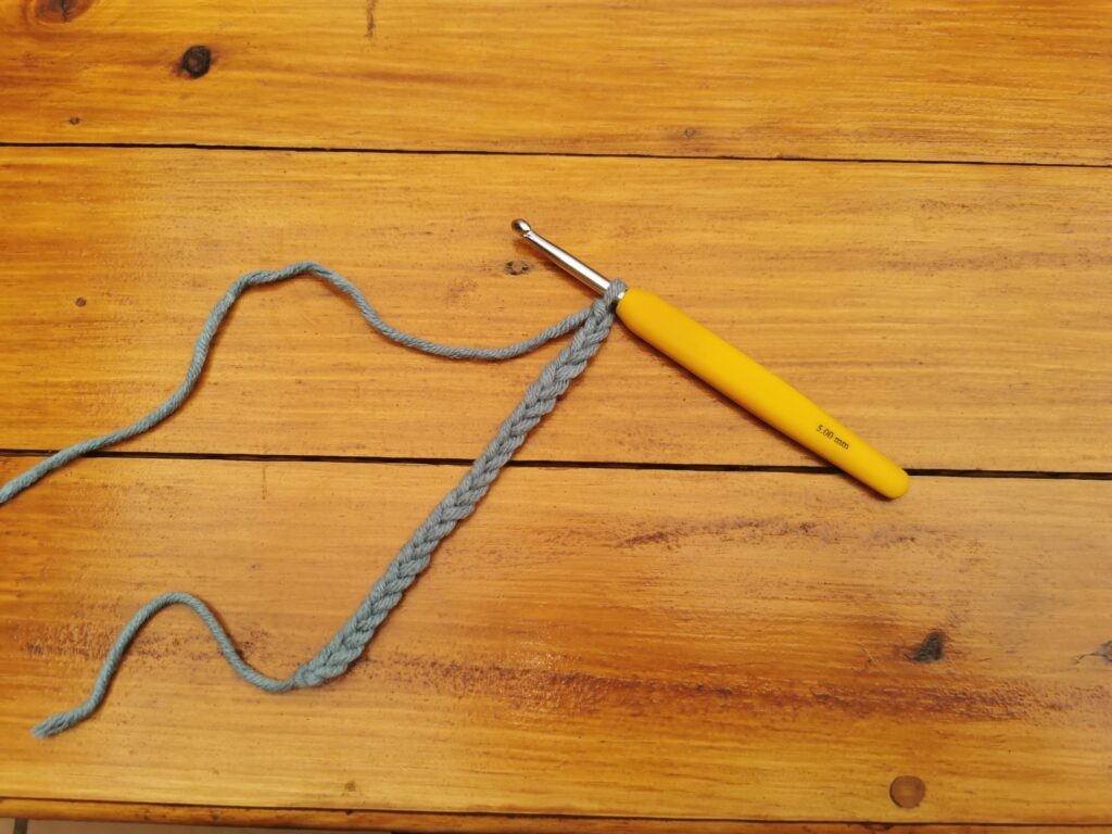 Foundation chain and hook