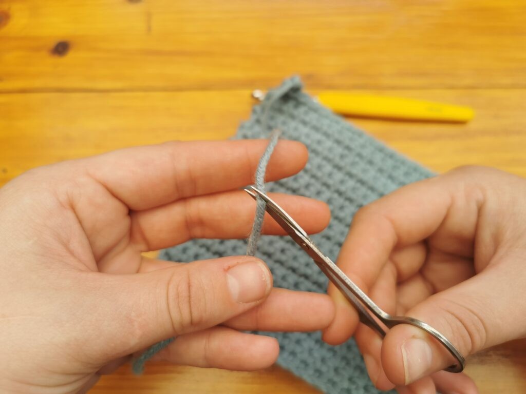 Cut the yarn