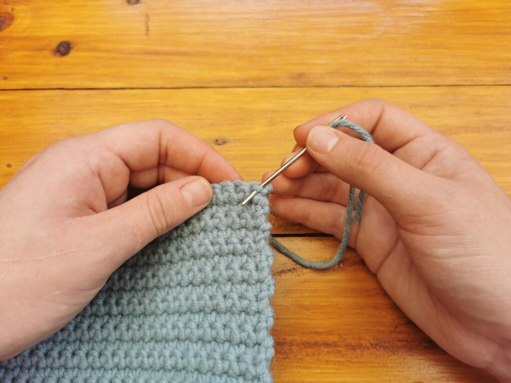Insert darning needle into bottom row