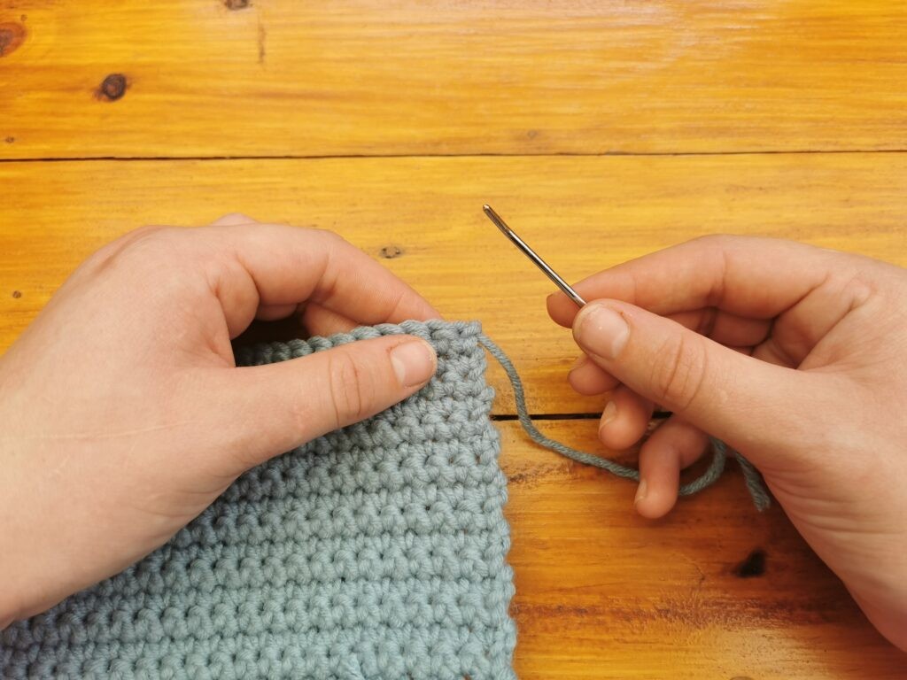 Pull the yarn tightly