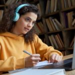 Young girl learning the seasons in Spanish online with Lingoda