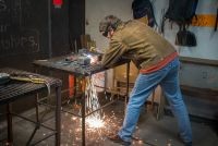 Expert welding instruction at LEARNS.EDU.VN